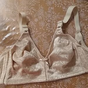 Bali Bra 40B spa back closure.